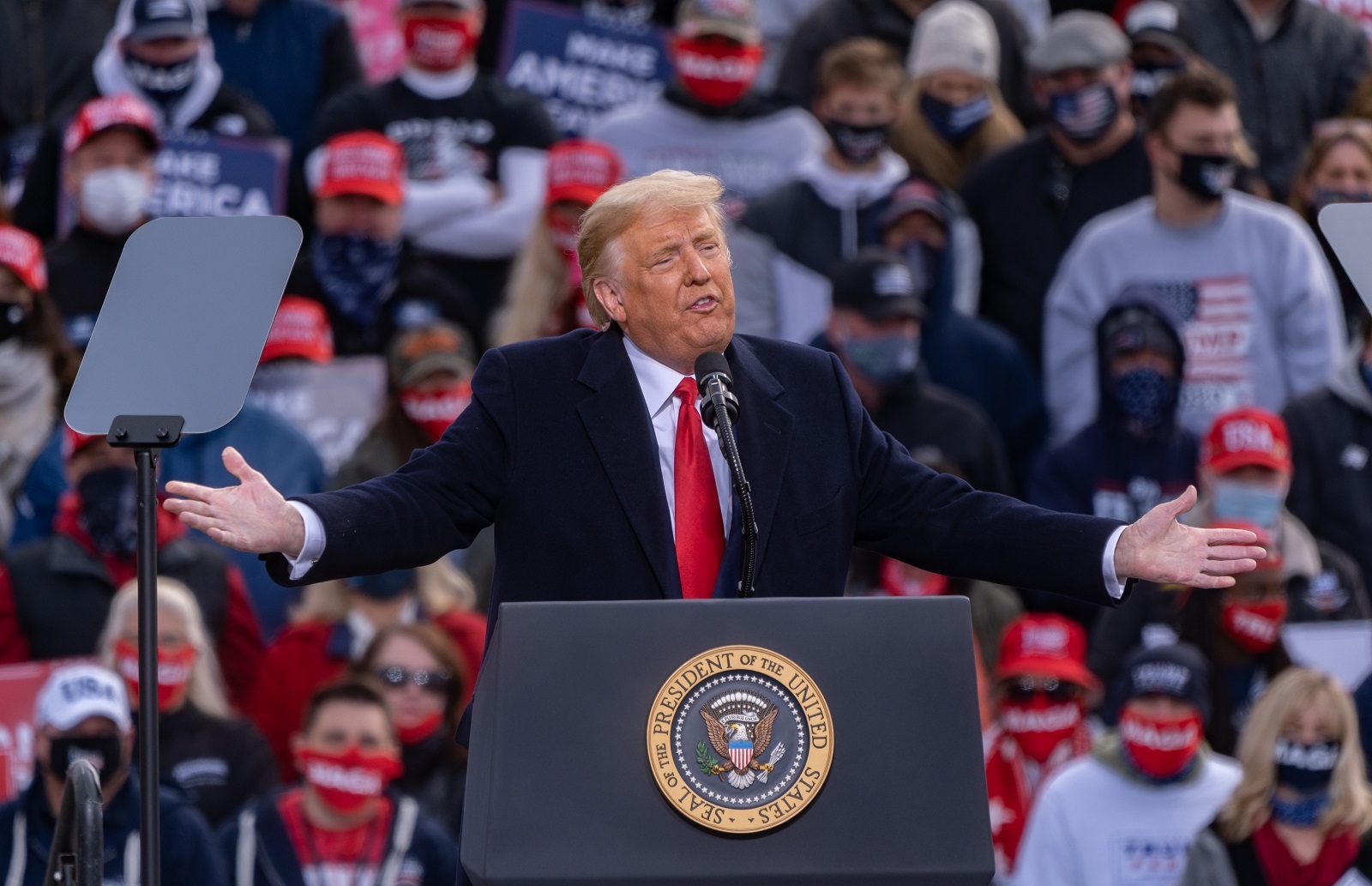 لائحة أعدها ترامب لإقالة مسؤولين أمريكيين إذا فاز بالانتخابات