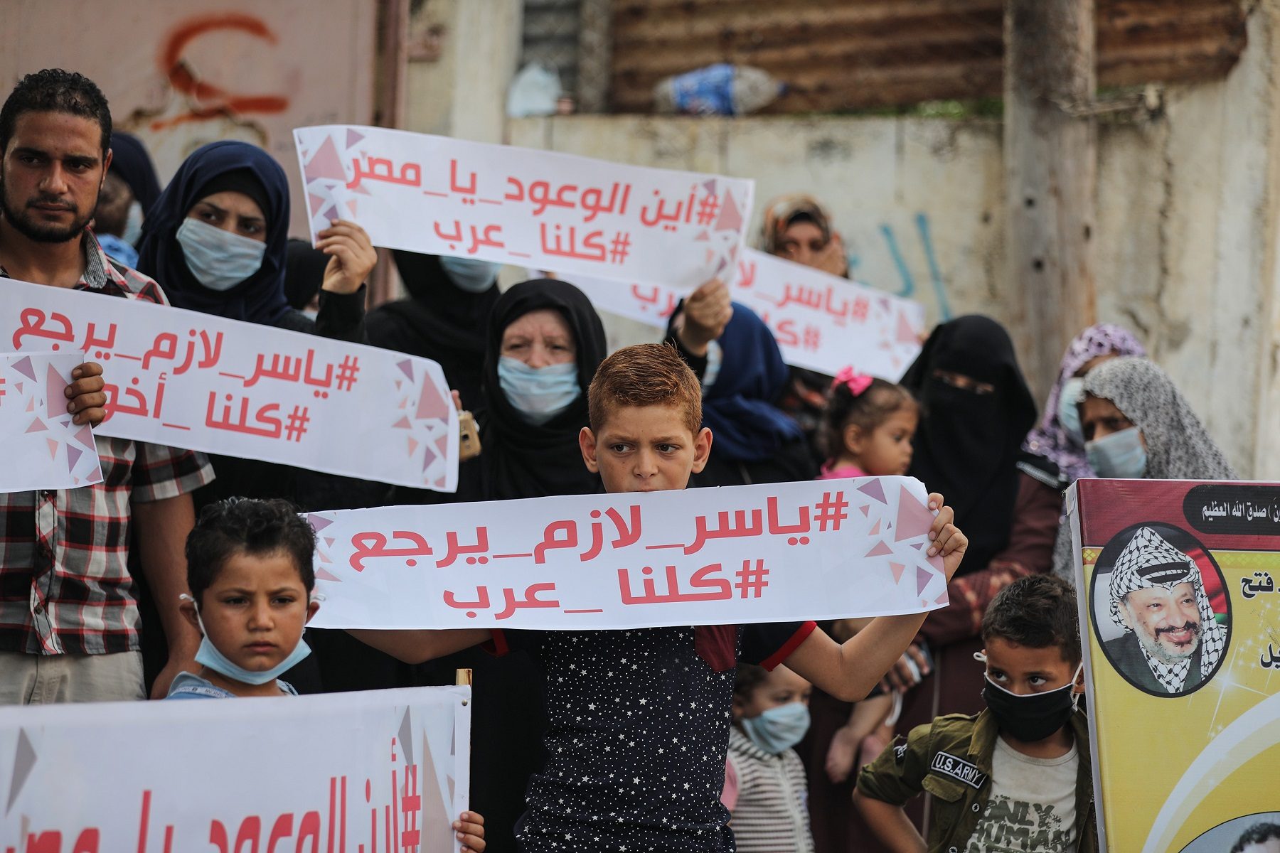 شقيقاه قُتلا برصاص الجيش المصري.. عائلة صياد فلسطيني تطالب القاهرة بالإفراج عن ابنها المصاب