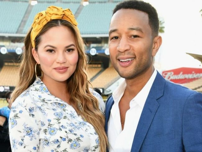 أوجعت قلوب متابعيها بكلماتها وصورتها.. كريسي تايغن ترثي طفلها برسالة مؤثرة، ومشاهير يدعمونها