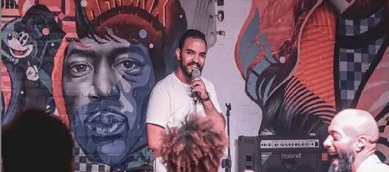 سخر من طريقة أداء المذيعين.. جدل بسبب قيام ممثل بانتقاد إذاعة القرآن الكريم في مصر