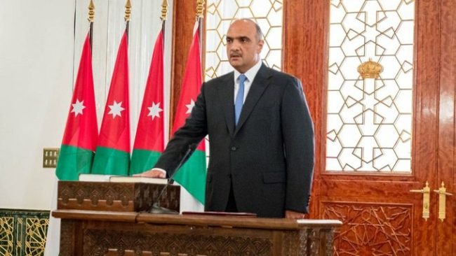 وزراء الحكومة الأردنية يقدمون استقالاتهم.. عَمّان على موعد مع رابع تعديل وزاري في عهد الخصاونة