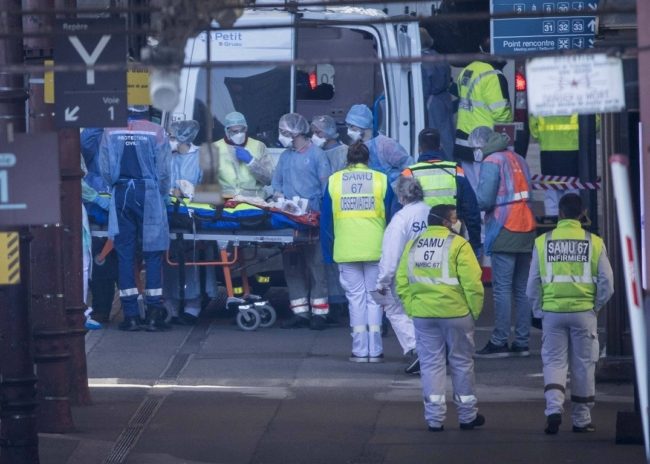 ساعدوها في محاربة “كورونا”.. فرنسا تسرّع إجراءات منح الجنسية لمئات الأجانب