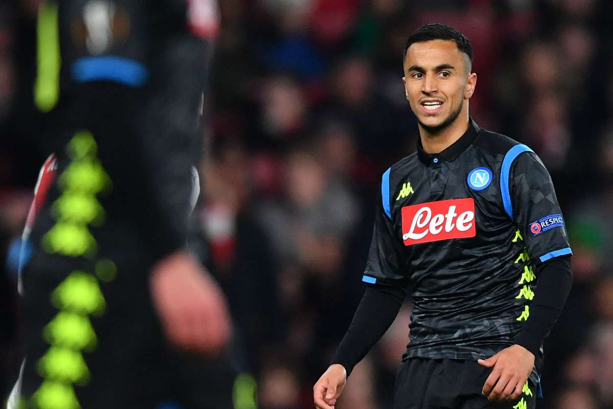 ضعيف تكتيكياً وغير منضبط سلوكياً وأضاع فرصة عمره مع نابولي.. لماذا فشل الجزائري وناس في رحلته الاحترافية حتى الآن؟