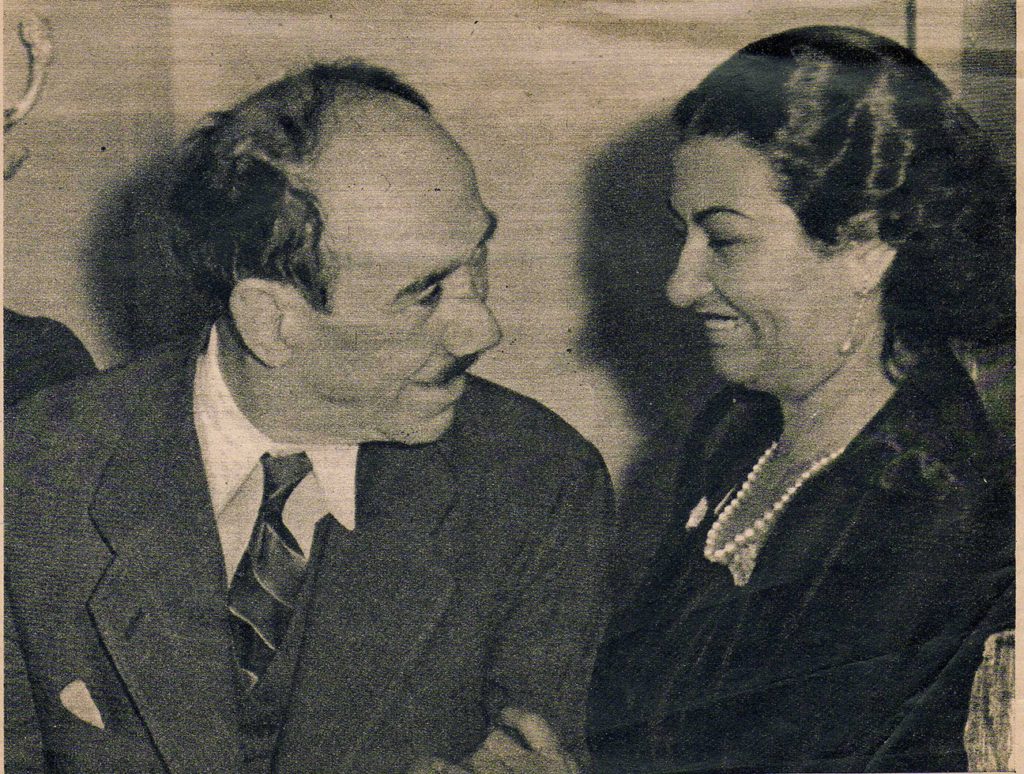 أم كلثوم وأحمد رامي (walklikeanegyptianblog- ملكية عامة)