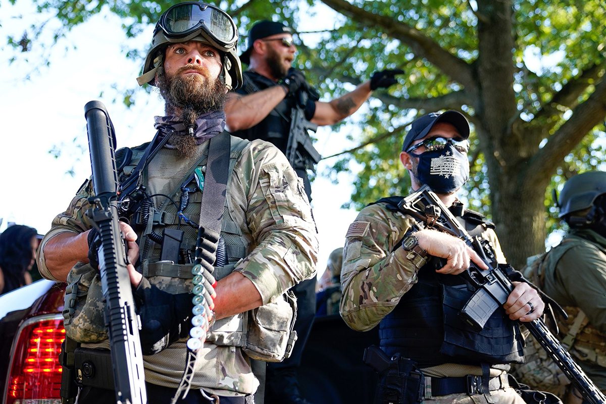 أمريكا نحو العسكرة.. كيف تسللت الميليشيات المسلحة للتأثير بالمشهد السياسي في “أقوى دولة بالعالم”؟