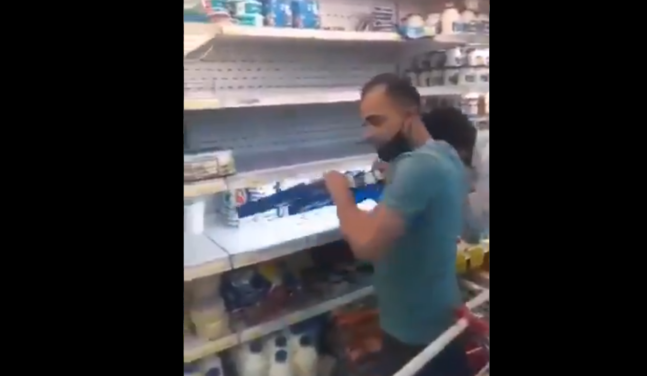 أردنيون ينضمون لحملة مقاطعة بضائع فرنسا رداً على الإساءة للنبي