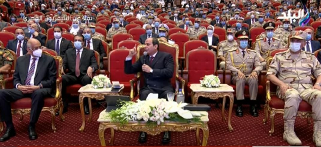 “فزورة هيقولنا إيه يوم القيامة”.. تهكم على الرئيس المصري بعد نطقه كلمة “أحاجج” بشكل خاطئ