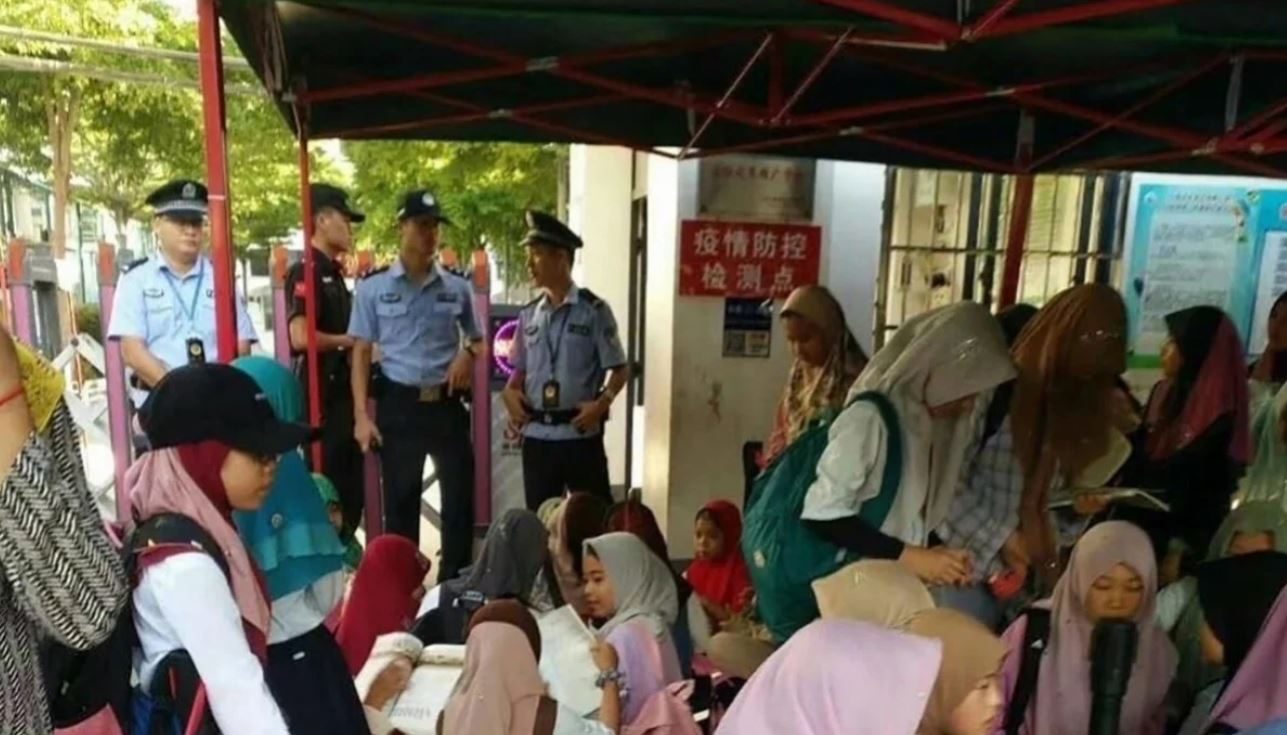 لا مباني بهوية عربية، الحجاب ممنوع وشروط خاصة بالمساجد.. مجتمع الأوتسول المسلم يتعرض للقمع في الصين