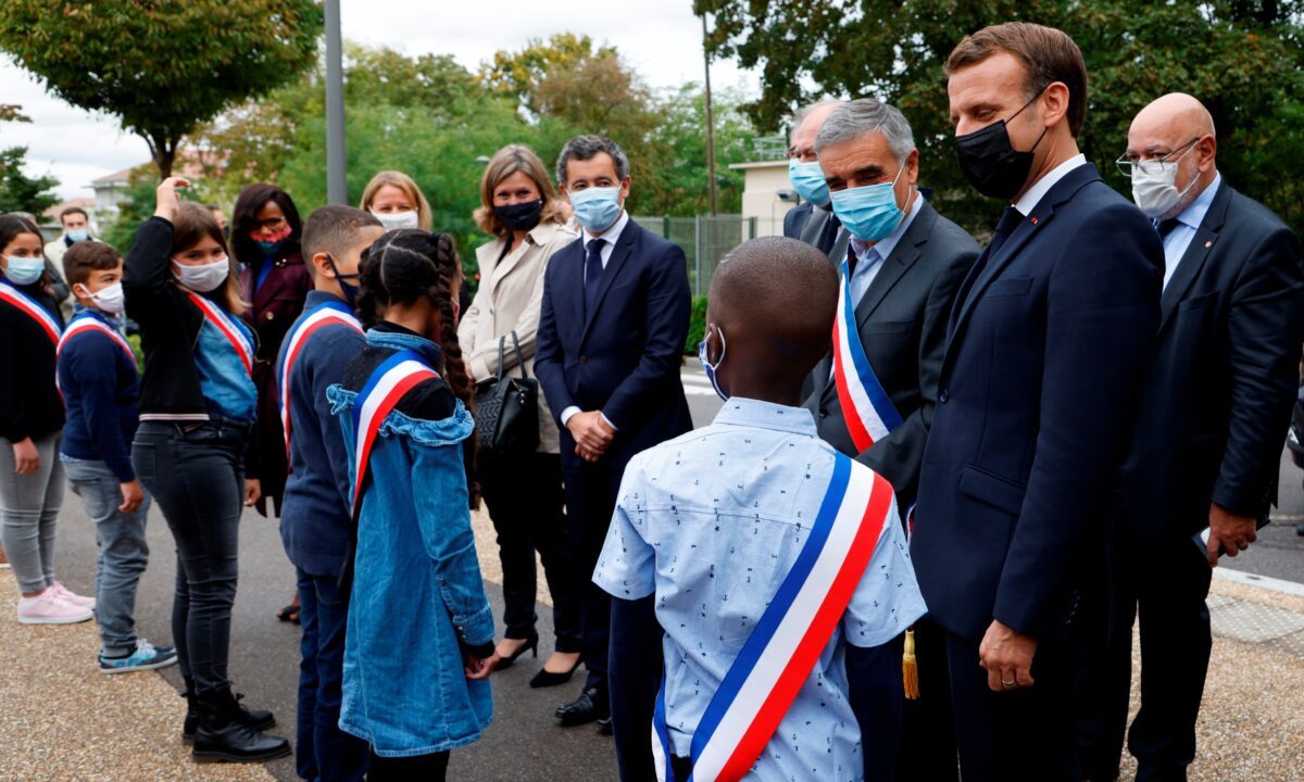 تضييق جديد في العبادة والتعليم والعمل.. في 6 خطوات: هكذا يسعى ماكرون لإعادة تشكيل هوية المسلمين في فرنسا