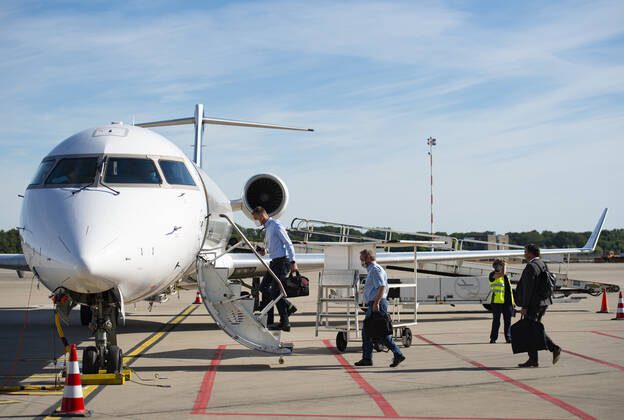 استقلوا طائرة خاصة بـ60 ألف يورو! لاجئون عراقيون يدخلون ألمانيا متنكرين بصفة دبلوماسيين، وهكذا كُشفوا