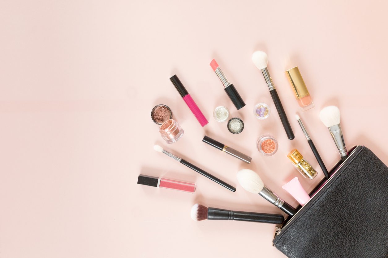 تنظيف منتجات التجميل