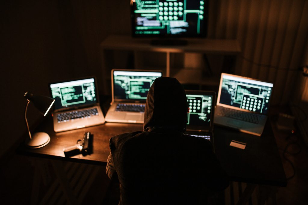 نشر المجرمون السيبرانيون التبرعات إلى جانب الإيصالات الضريبية (IStock)