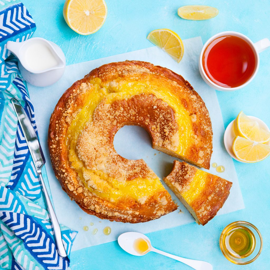 بعيداً عن الوصفة التقليدية، هكذا تحضرين كيك الليمون على الطريقة الإيطالية