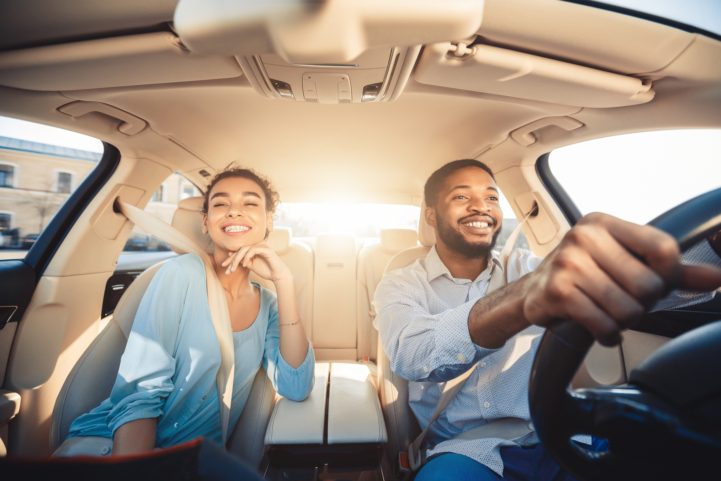 ISTOCK علامات تدل على أنه معجب بك