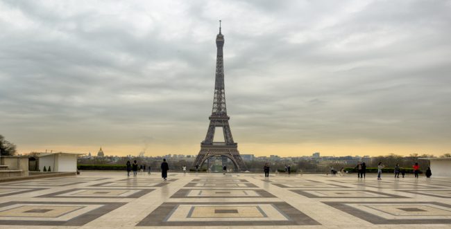 استنفار في باريس إثر العثور على حقيبة مليئة بالذخيرة وبلاغ بوجود قنبلة