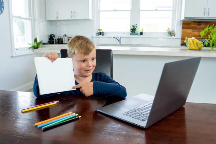 istock \ هل ستتأثر مهارات طفلك الاجتماعية بسبب كورونا؟