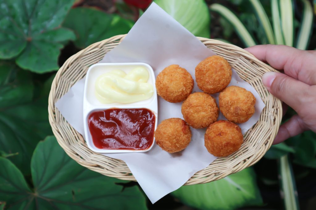 كرات البطاطس بالجبن