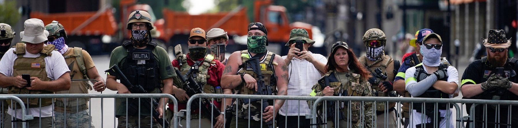 “جيش ترامب” يتأهب بانتظار إشارته.. هل تخرج أمريكا عن السيطرة على يد الميليشيات اليمينية عشية الانتخابات؟