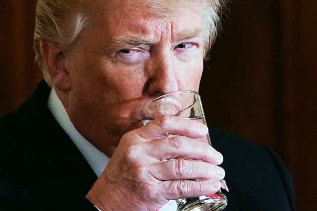 تجاربه البشرية بدأت قبل 3 أشهر فقط.. ما هو عقار “ريجينيرون” الذي يدَّعي ترامب أنه “علاج” لكورونا؟