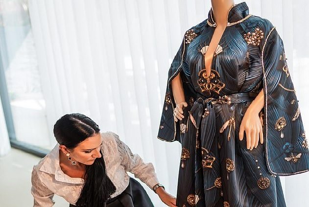 ارتدت فستاناً قيمته 26 مليون دولار مرصعاً بالذهب.. لبنانية تحتفل بعيد ميلادها في حفل كلَّفها ملايين الدولارات