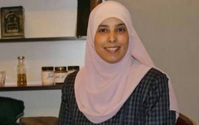 “الإنتربول” لن يلاحق أحلام التميمي.. وثيقة تكشف رفع الأسيرة المحررة من قائمة المطلوبين