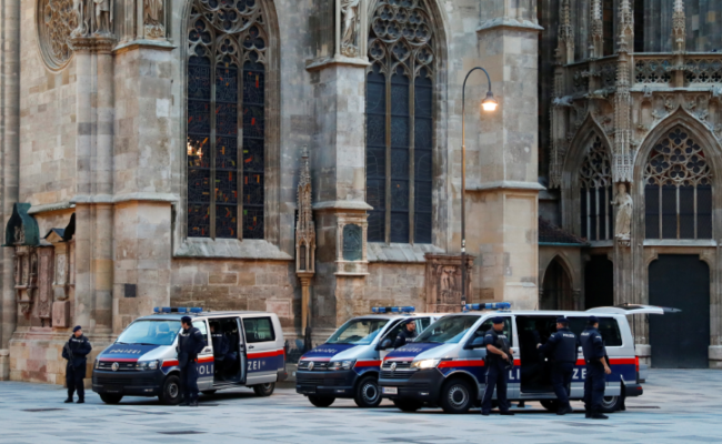 “داعش” يعلن مسؤوليته عن هجوم فيينا.. مداهمات واعتقالات وحصيلة القتلى مرشحة للارتفاع