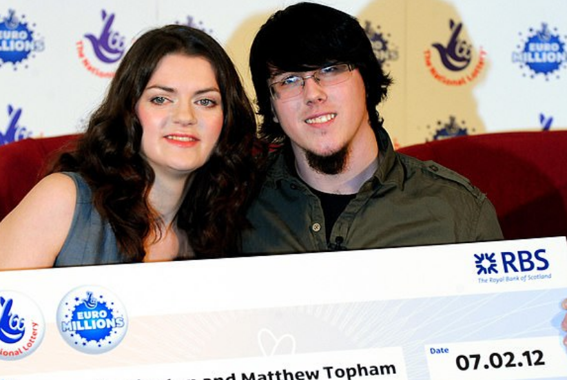 أصغر فائز باليانصيب في بريطانيا يقتني هدية باهظة لحماته.. اقتنى لها حديقة حيوان