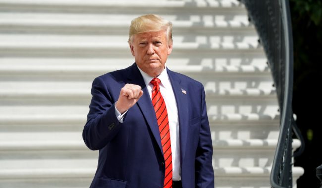 ترامب لن يغادر البيت الأبيض! ألغى خطة عطلته ومقربون منه يقولون إن “مزاجه كئيب”