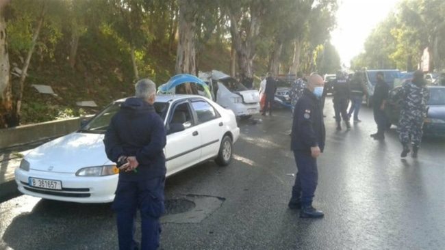 اعتقل 8 منهم ومات 5 في الحادث.. هروب جماعي لـ69 سجيناً في لبنان والأمن يلاحقهم