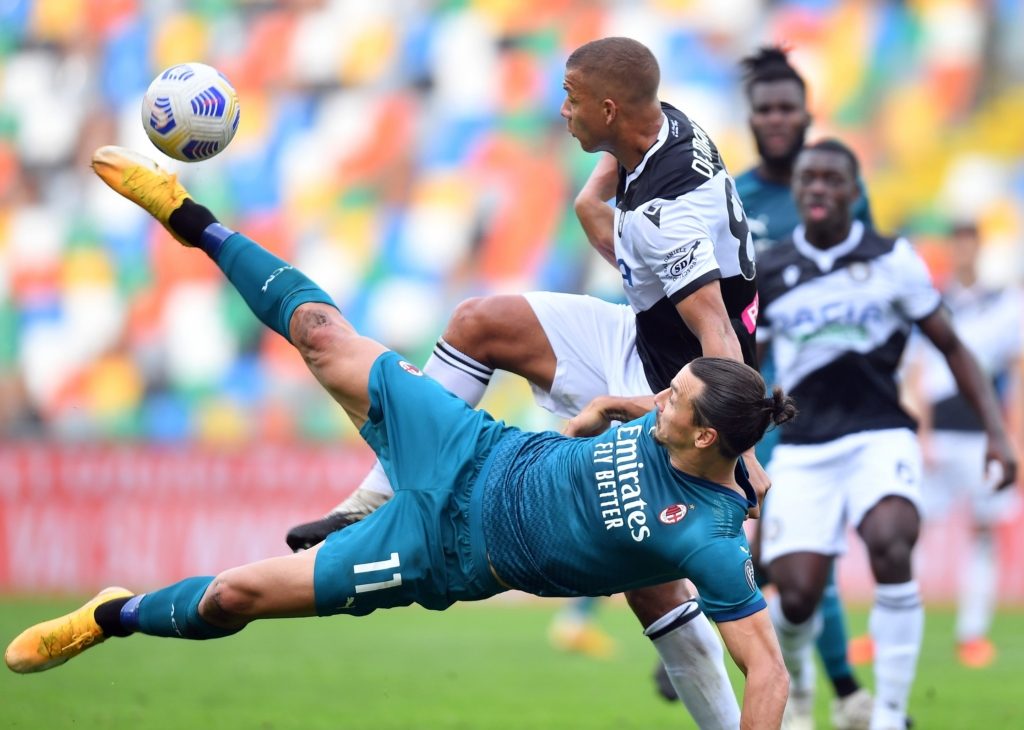 إبراهيموفيتش يسجل بطريقة رائعة (رويترز)