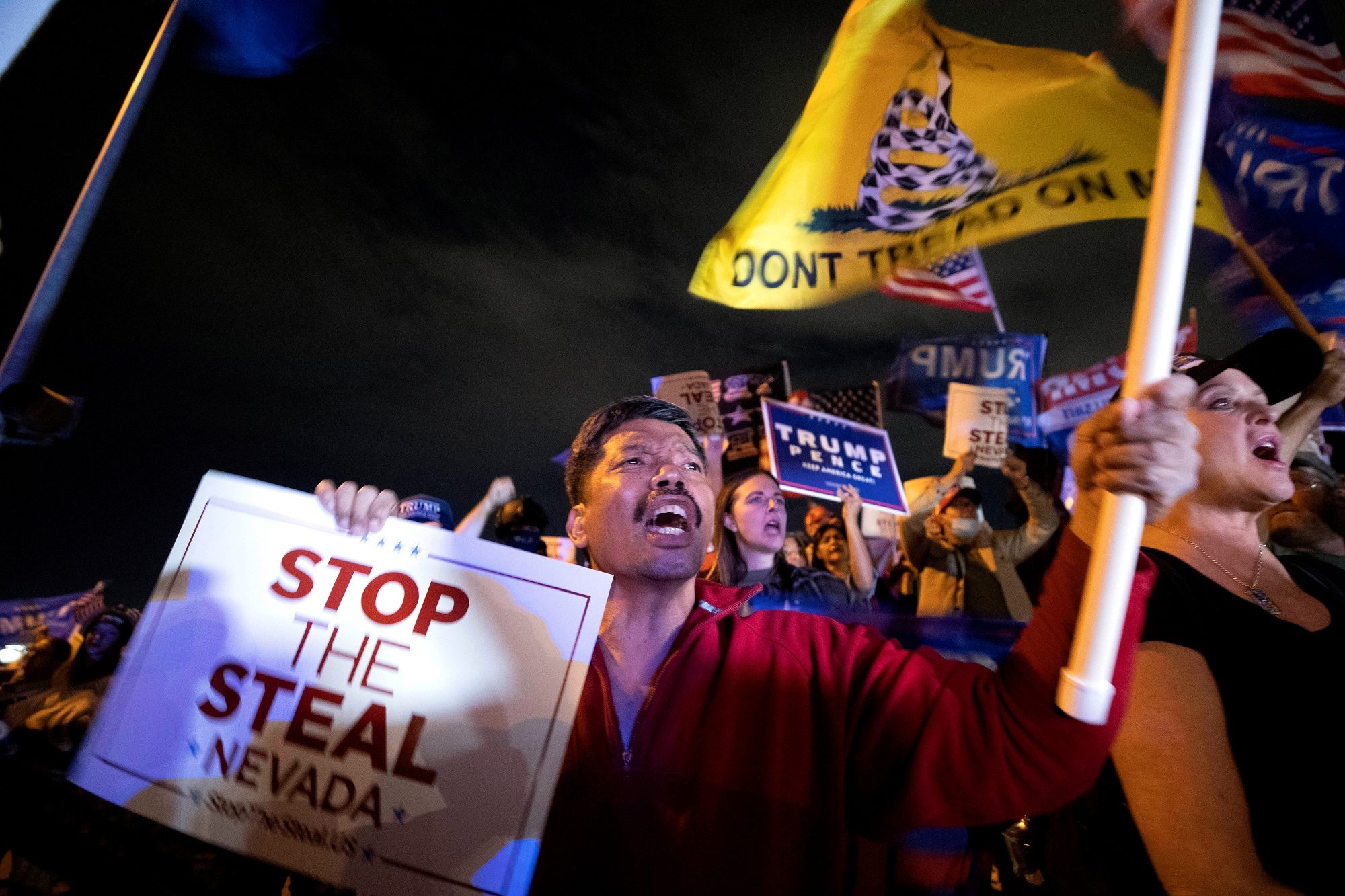 بعد “طردهم” من فيسبوك.. مؤيدو ترامب يلجأون إلى شبكات تواصل بديلة للاحتجاج على نتائج الانتخابات