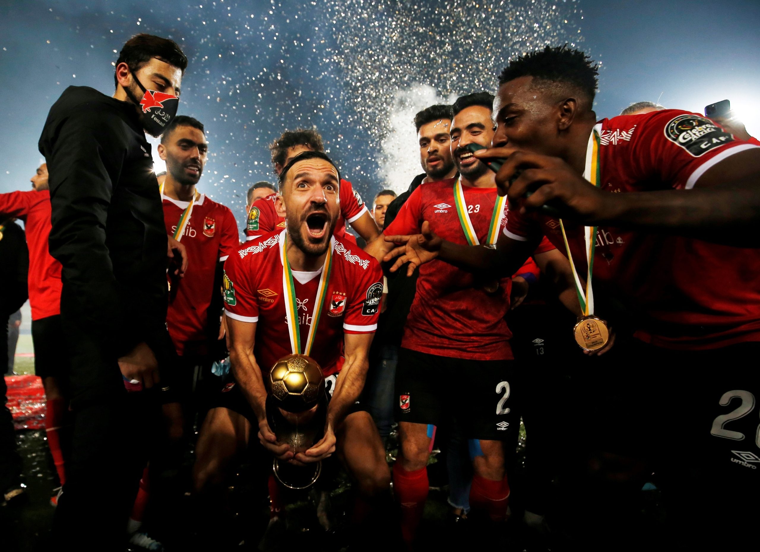 تتويج الأهلي بطلاً لدوري أبطال إفريقيا (رويترز)