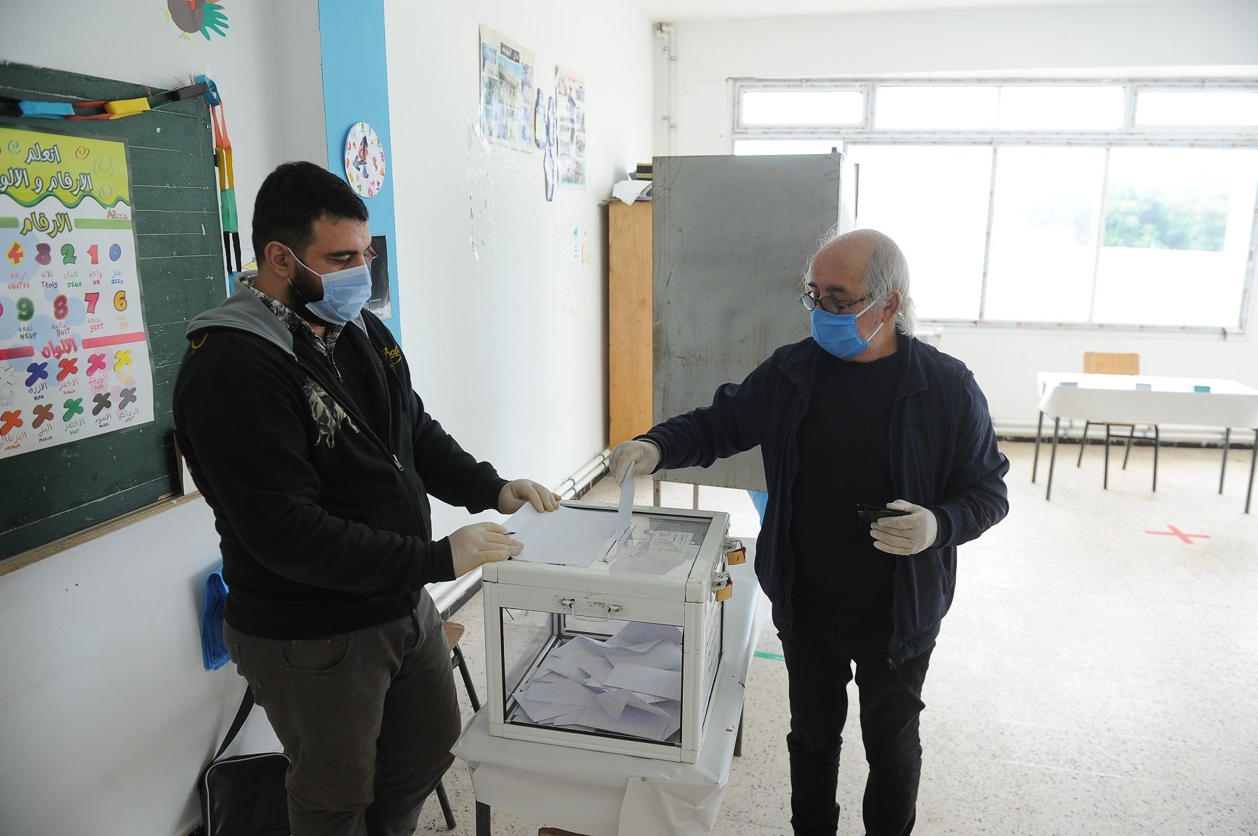 في ظل مقاطعة المعارضة.. المشاركة في استفتاء دستور الجزائر تصل إلى 6% بعد 3 ساعات