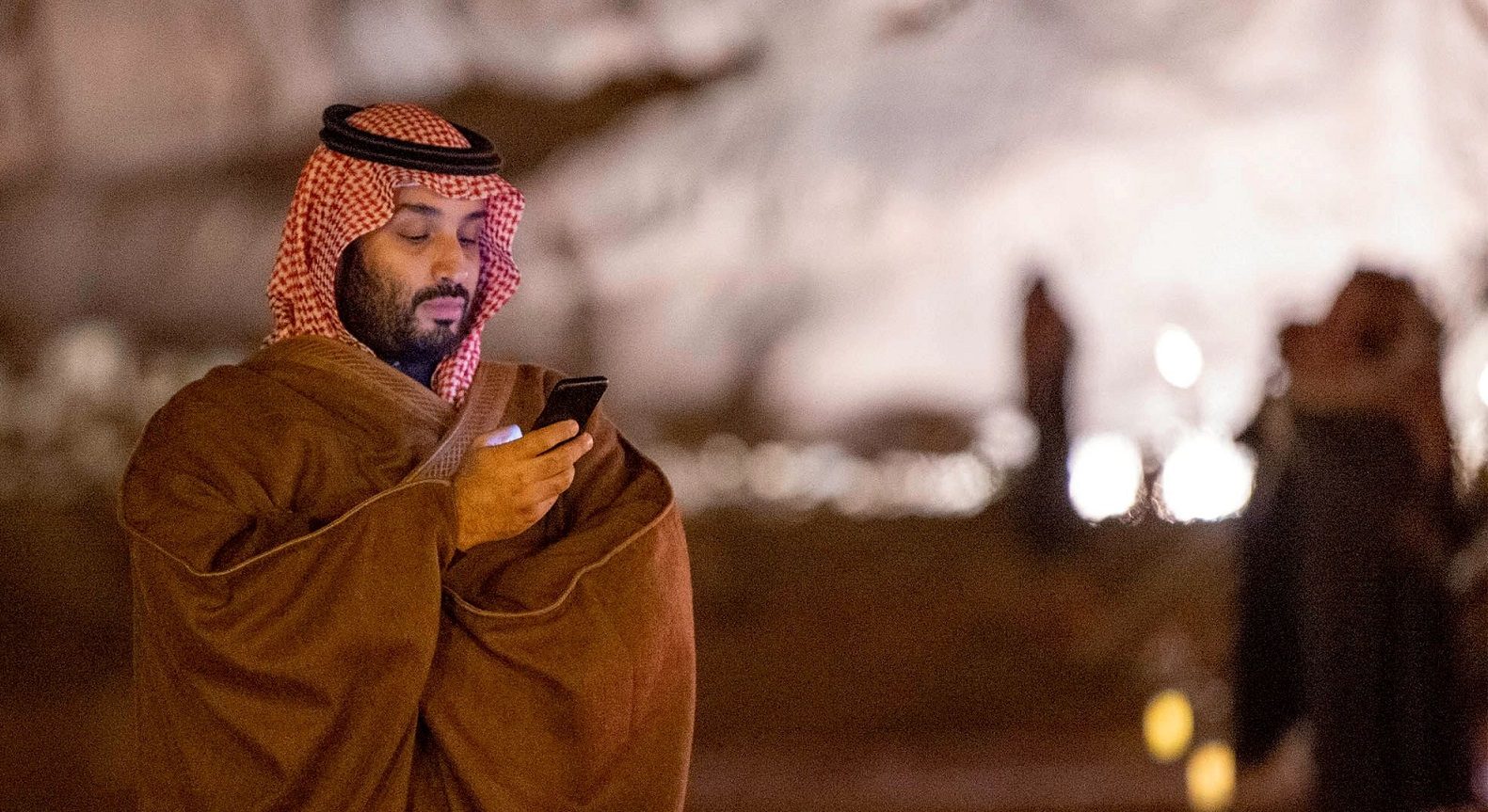 تغريدات عرّضت أصحابها للسجون.. مستخدمو تويتر بالسعودية يواجهون خطر تضييق السلطات