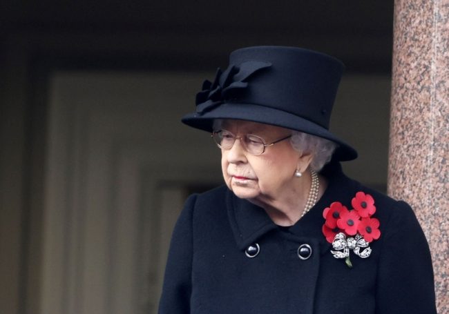 الملكة إليزابيث الأمير وليام كيت ميدلتون بريطانيا