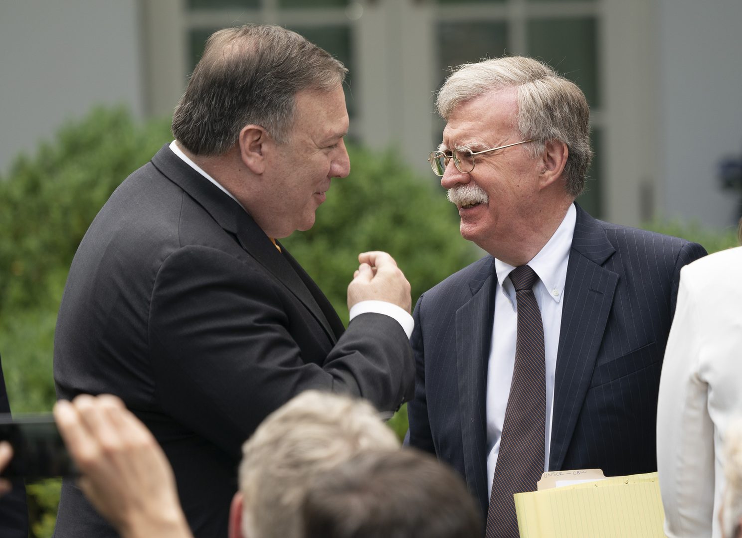 “أصبحا ثريين من المال الإسرائيلي”.. مستشار في البنتاغون يتهم بومبيو وبولتون بالتربح من اللوبي الصهيوني