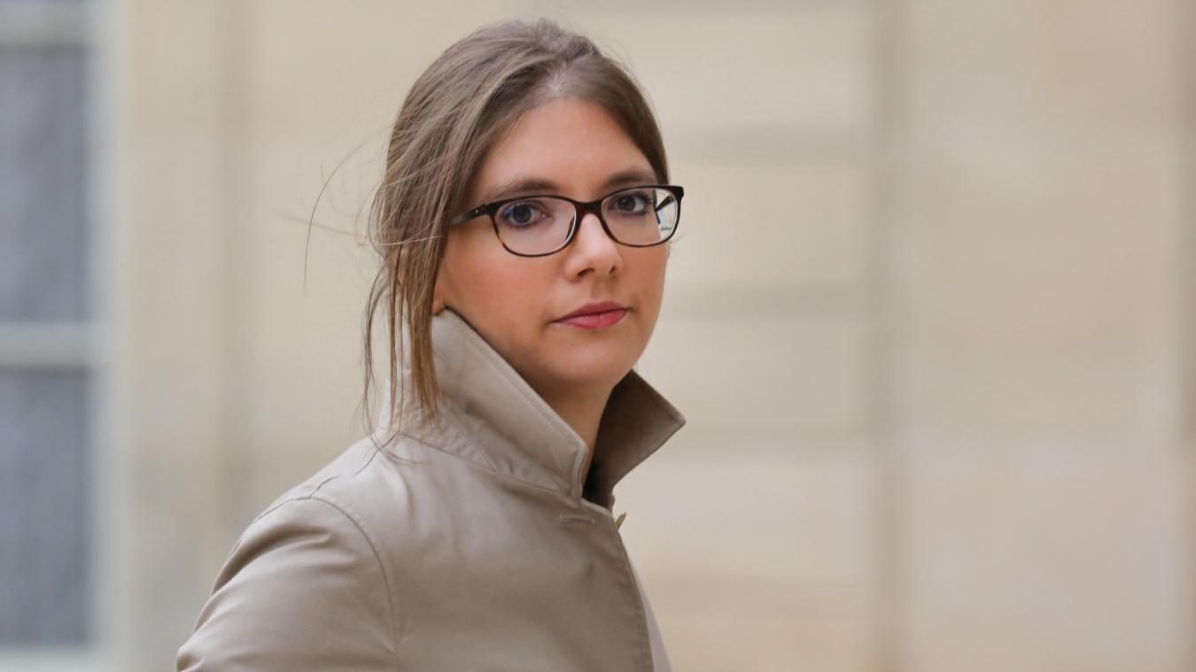 برلمانية فرنسية تدعو لمنع بيع الحجاب والملابس الطويلة للفتيات.. طالبت بحظرها في المتاجر الإلكترونية