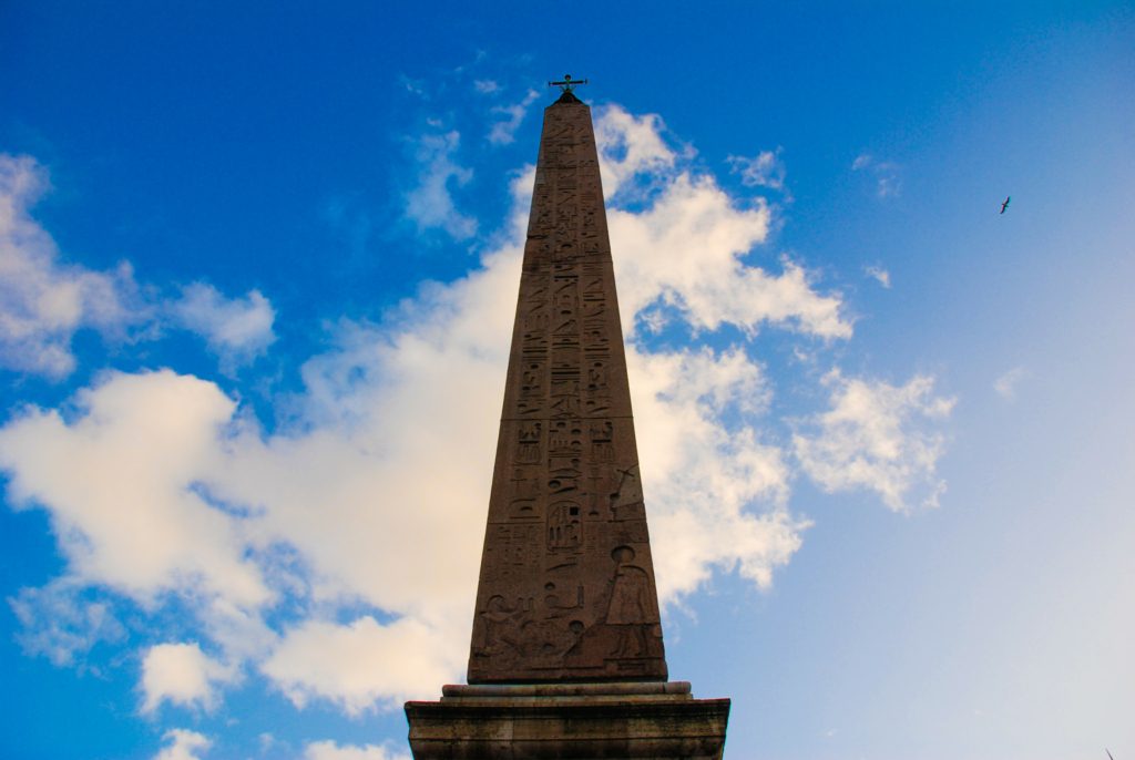 مسلات فرعونية