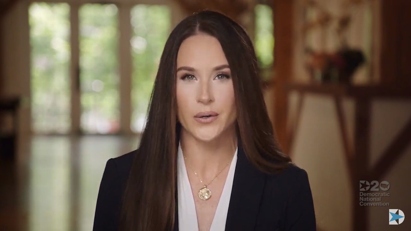 صورة ابنة بايدن التي خطفت الأنظار ليست حقيقية! إليكم الصورة الفعلية لسيدة الأعمال آشلي بايدن