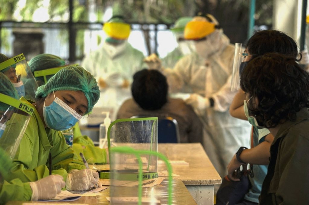 فيروس كورونا لقاحات