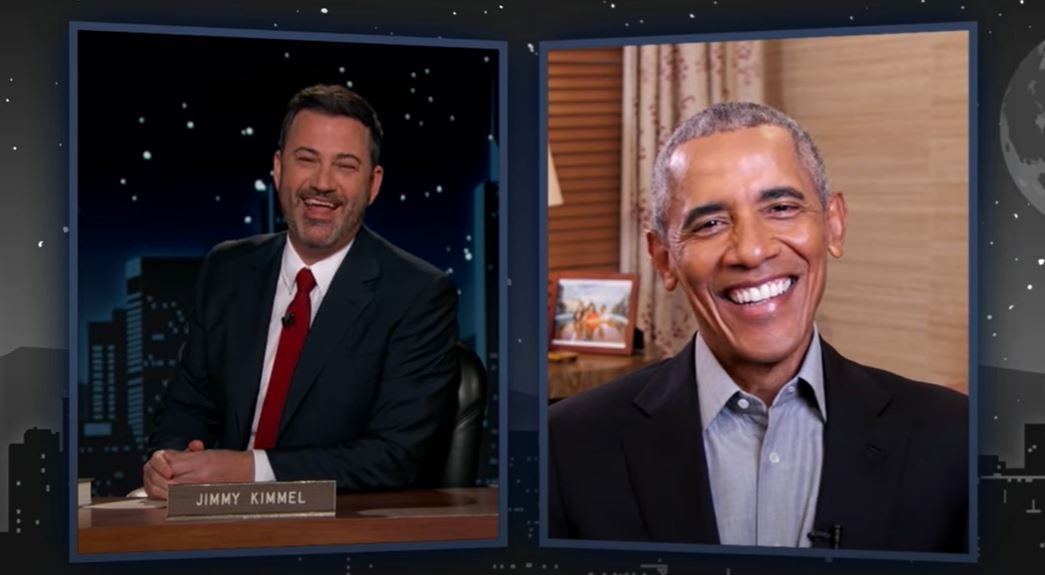 أوباما يقول في لقاء مليء بالضحك: قوات البحرية الخاصة بإمكانها إخراج ترامب من البيت الأبيض