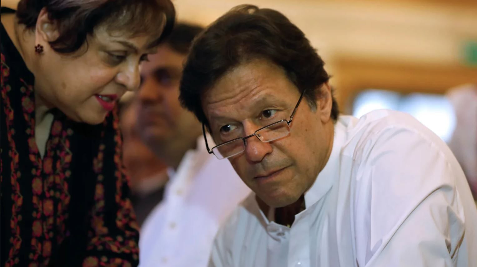 وزيرة باكستانية توضح سبب سحب تغريدة هاجمت فيها ماكرون