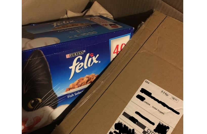 بعضهم وجد طعام قطط.. لصوص يستبدلون طلبات “بلاي ستيشن 5” من أمازون بمنتجات أخرى