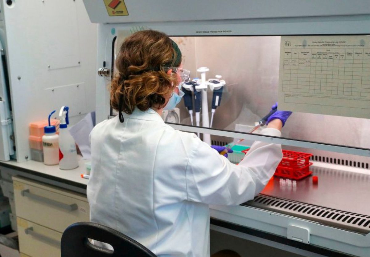 الشركة المصنعة تعهدت بعدم التربح منه خلال الوباء.. لماذا قد يكون لقاح أكسفورد الأهم في العالم؟