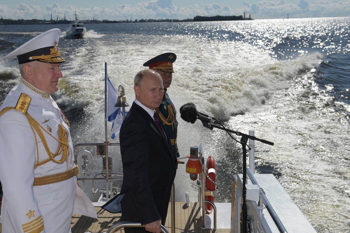 روسيا توسع نفوذها العسكري في إفريقيا.. بوتين يوافق على إقامة منشأة بحرية في السودان