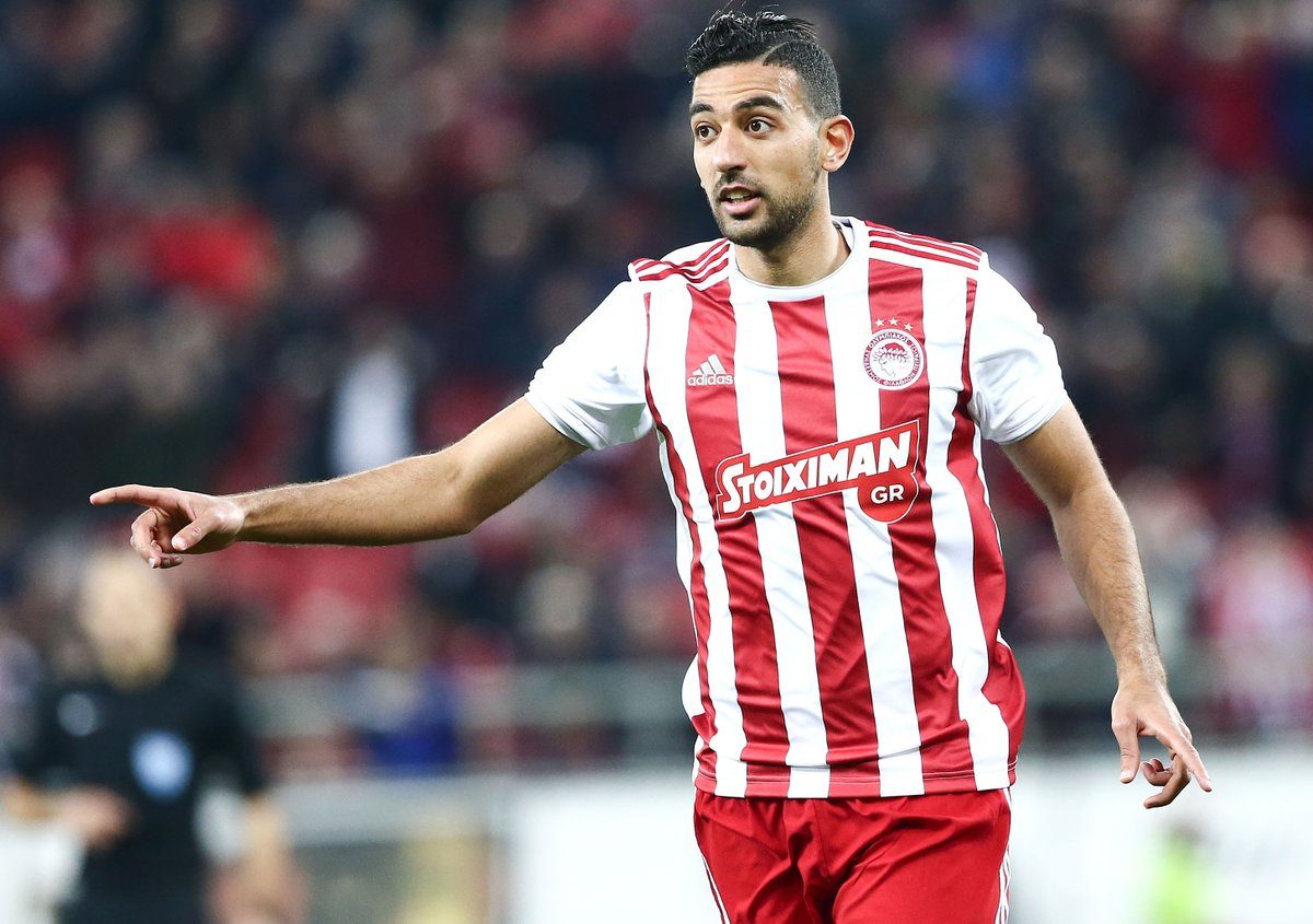 أصيب مهاجماه المغربي والمصري بكورونا.. نادٍ أوروبي يهاجم “فيفا” لعدم حماية اللاعبين