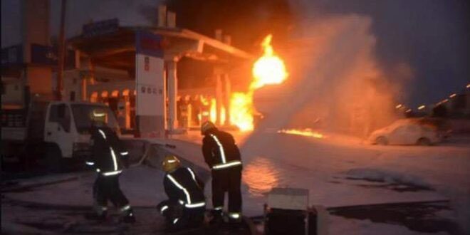 السعودية تعلن السيطرة على حريق شب بمنصة بترولية.. دمرت زورقين مفخختين استهدفا منشأة نفطية