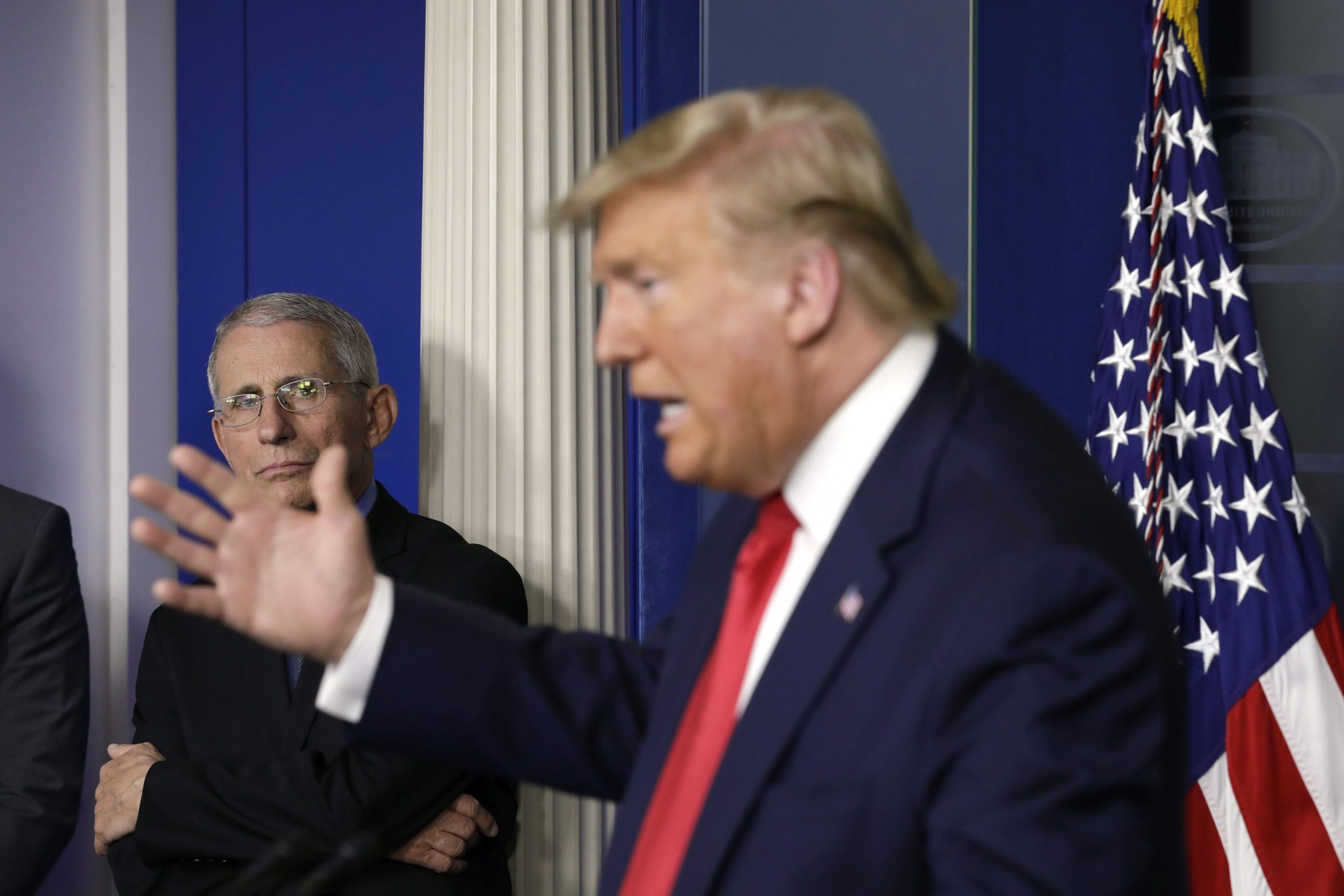 ترامب يلمح لإقالة فاوتشي بعد فوزه بالانتخابات.. مناصروه طالبوه بإبعاده، فردّ عليهم: أقدر النصيحة