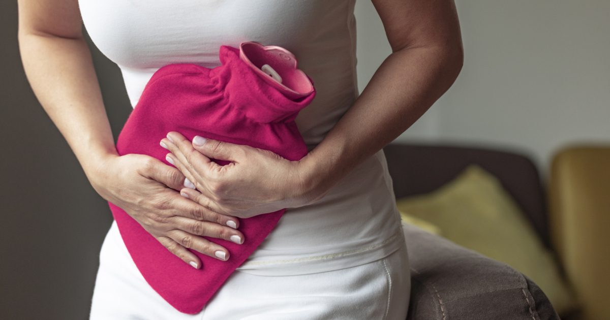 ما الذي يجعل الدورة الشهرية أقصر من المعتاد، ومتى يجب زيارة الطبيب؟