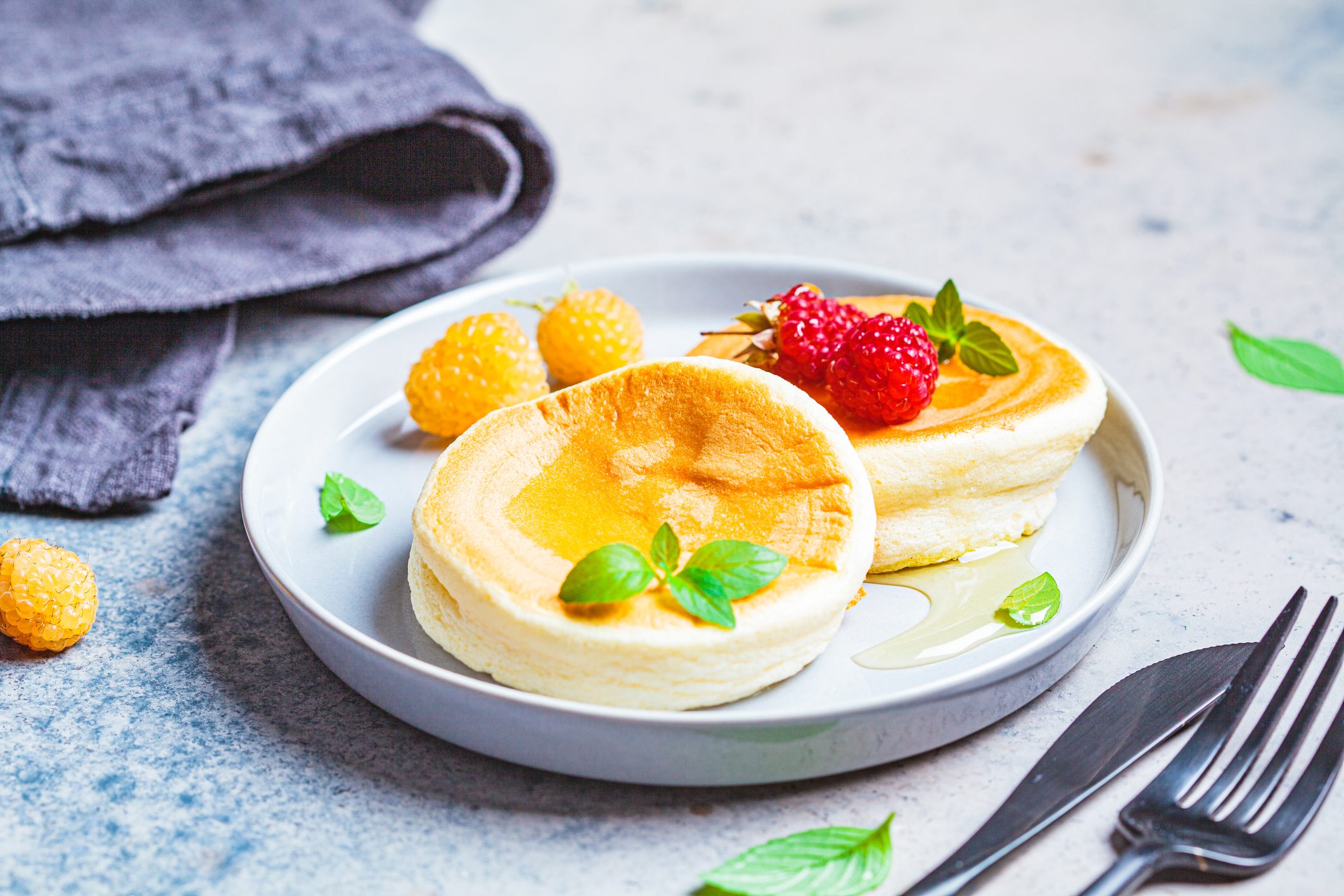 اسفنجي القوام وطعمه أشهى من التقليدي.. إليك طريقة تحضير البان كيك الياباني في المنزل